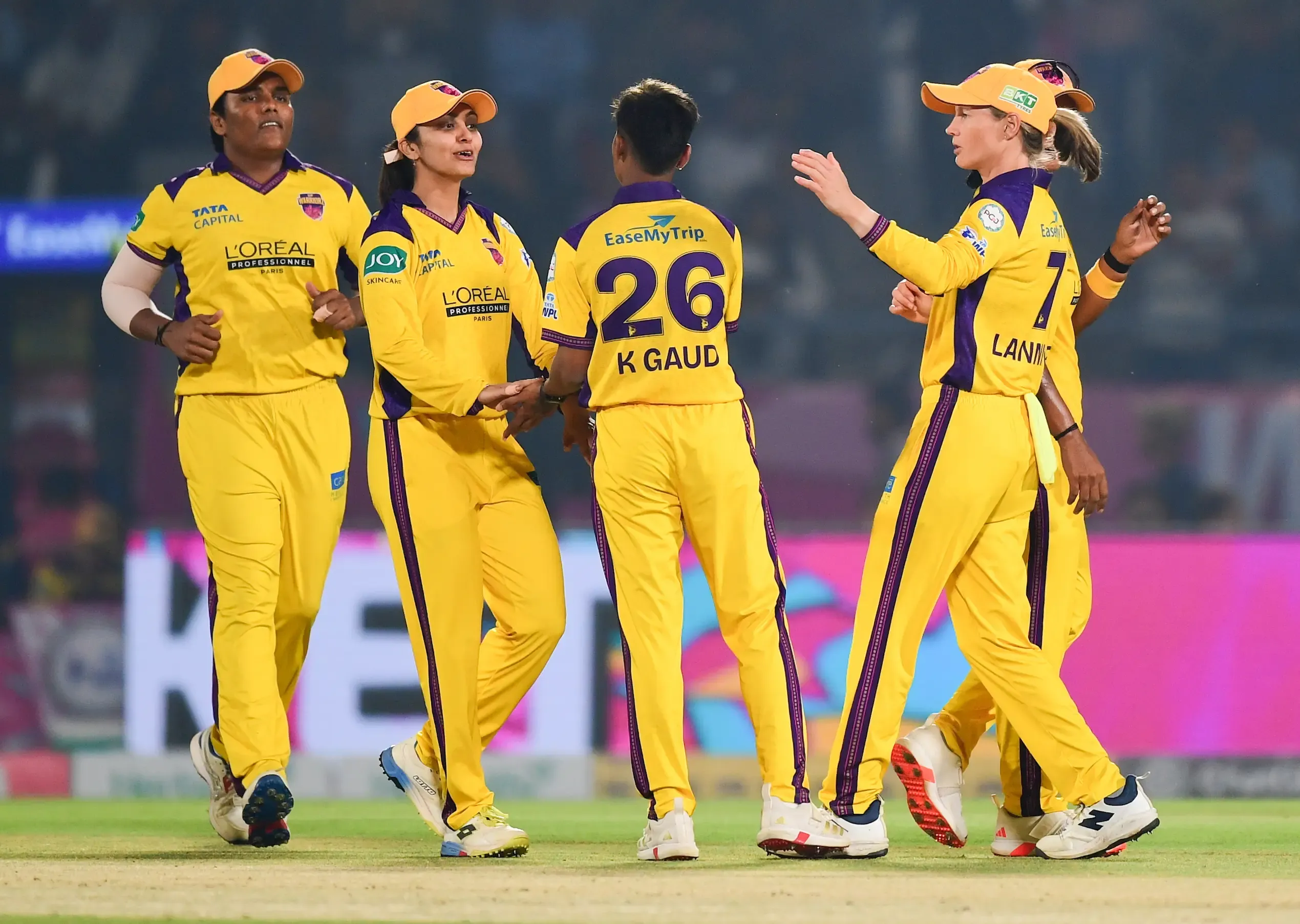 Can Sophie Devine's Unbeaten Fifty Propel Gujarat Giants to Victory Against UP Warriorz?