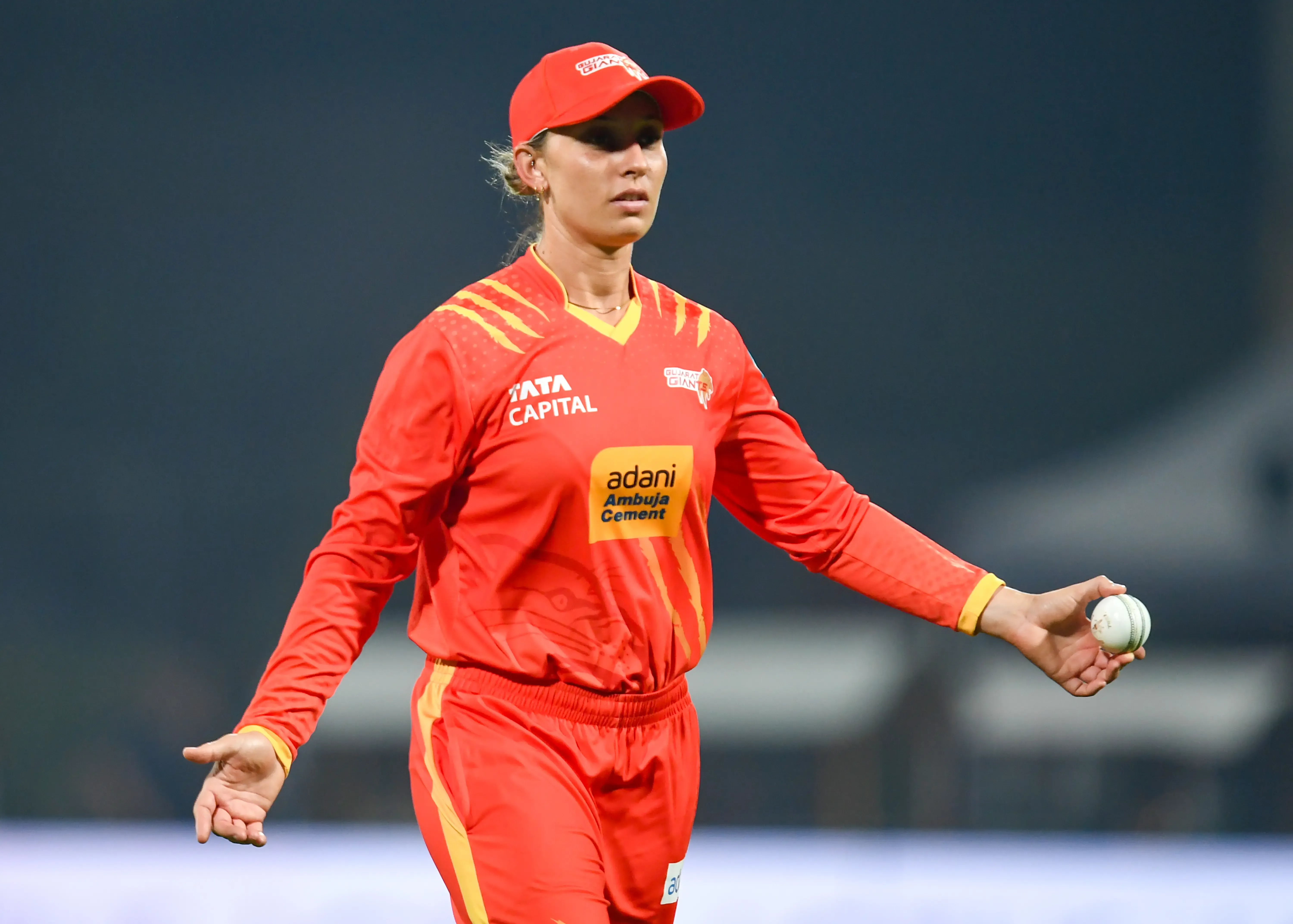 क्या गुजरात जायंट्स ने टॉस जीतकर गेंदबाजी का निर्णय लिया?