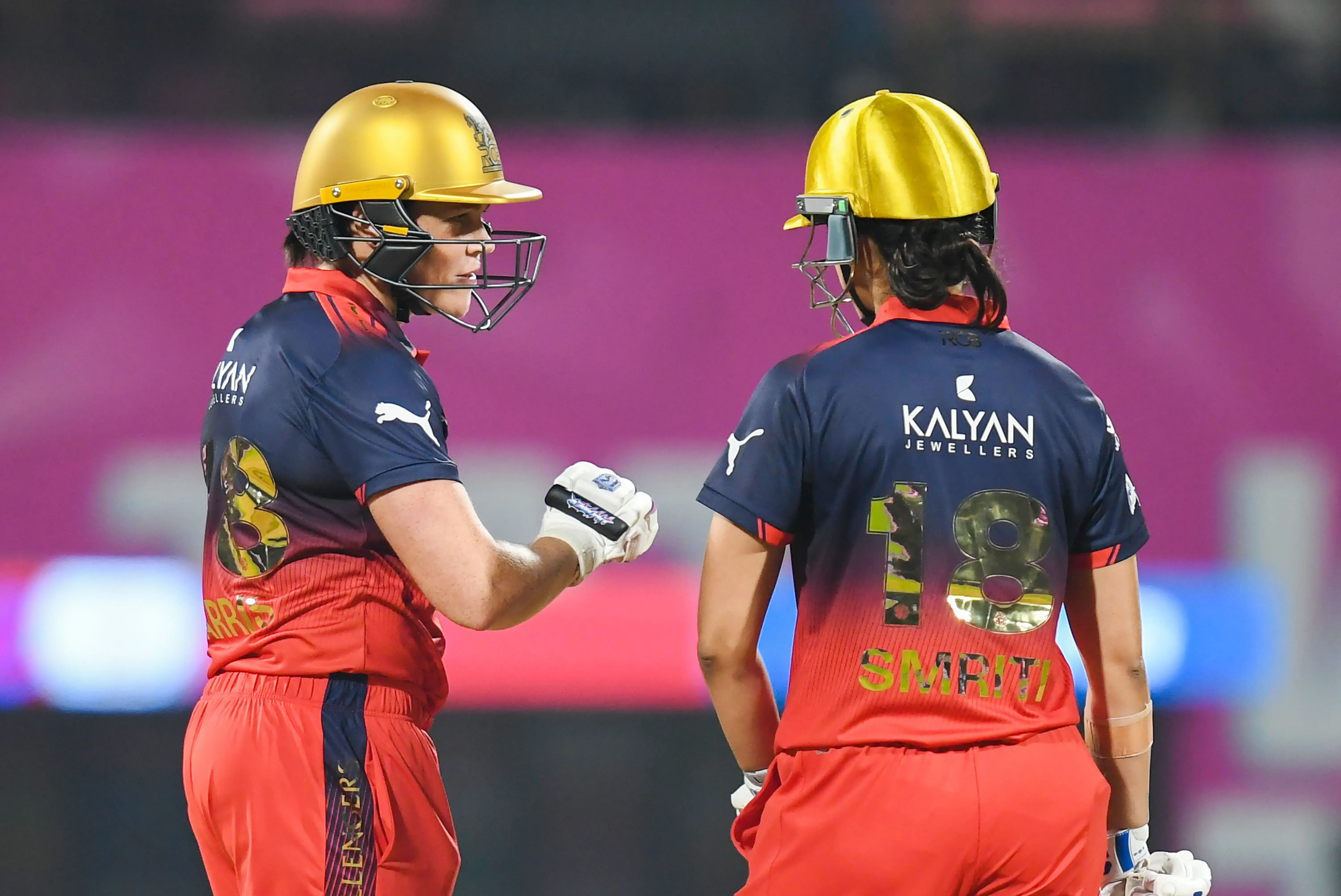 How did Harris and Mandhana's contrasting styles create a successful duo?