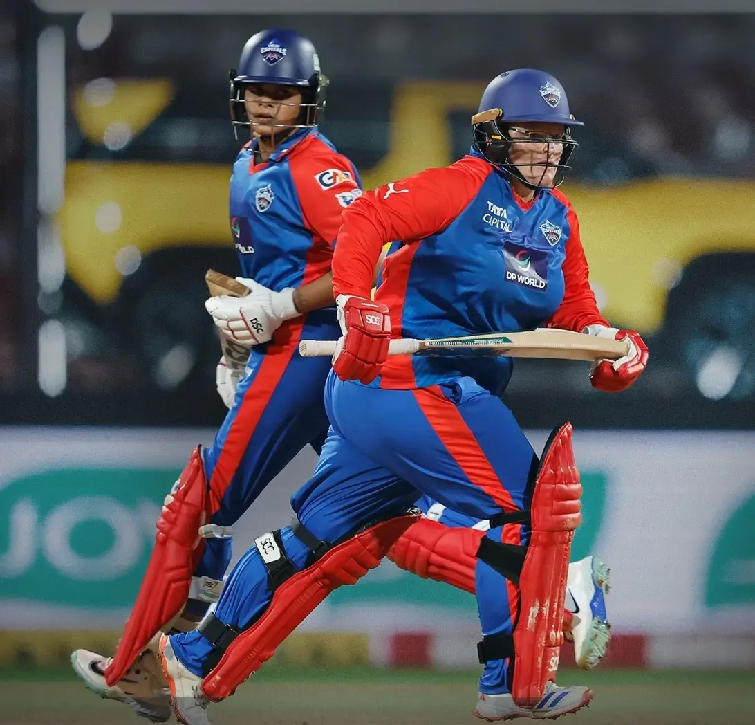 क्या डब्ल्यूपीएल में दिल्ली कैपिटल्स ने यूपी वॉरियर्स को 7 विकेट से हराया?