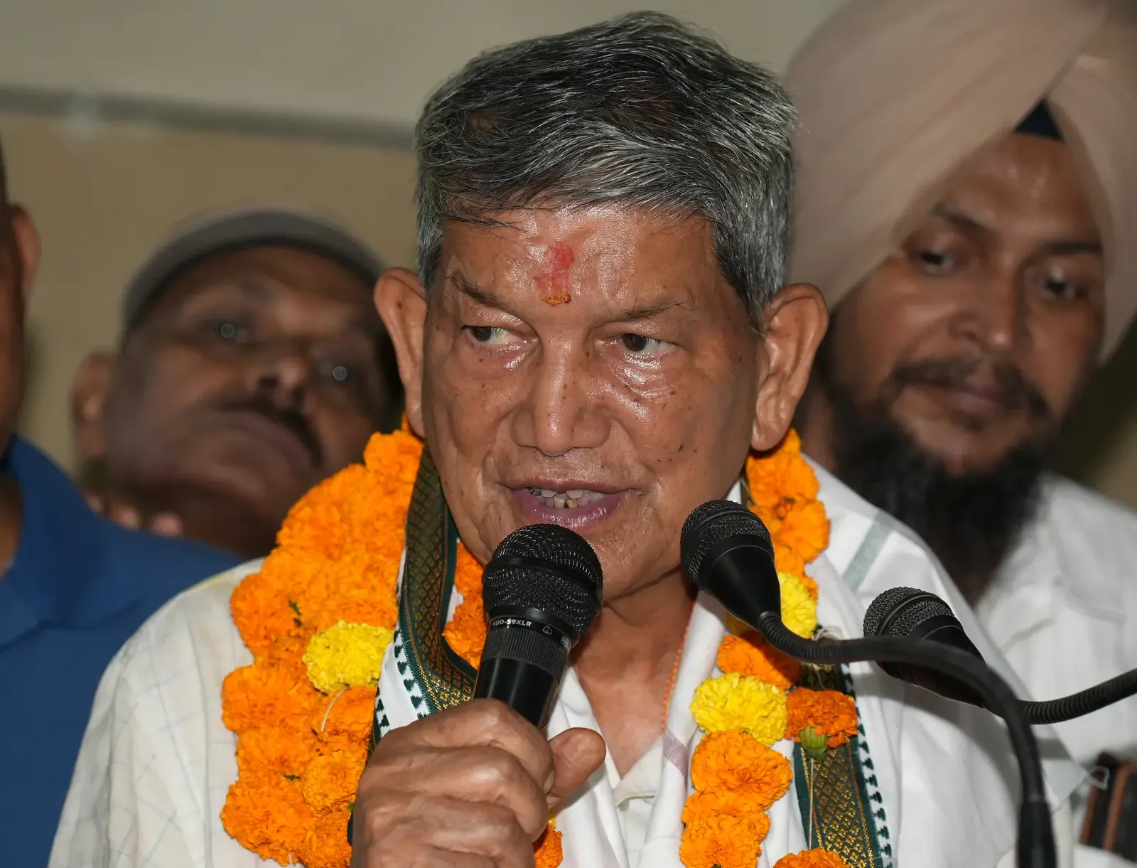 Harish Rawat tells Akhilesh Yadav to correct 'infiltrators from Uttarakhand' remark