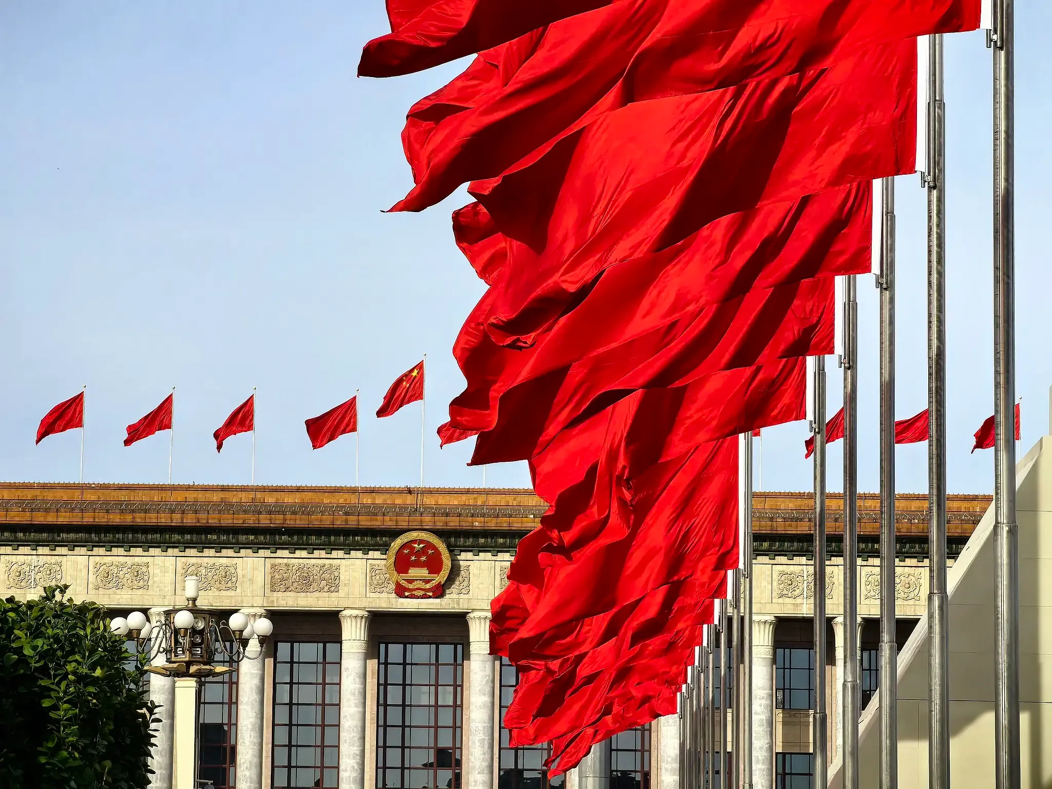 शी चिनफिंग की अध्यक्षता में सीपीसी पोलित ब्यूरो का महत्वपूर्ण सम्मेलन