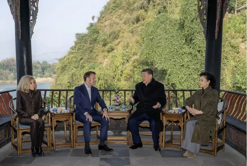 क्या शी चिनफिंग ने फ्रांसीसी राष्ट्रपति के साथ छंगतु में मैत्रीपूर्ण आदान-प्रदान किया?