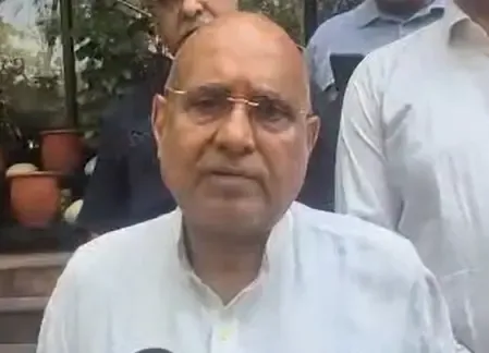वाई. पूरन कुमार के परिवार से मिले राहुल गांधी, अविनाश राय बोले-यह राजनीति का वक्त नहीं