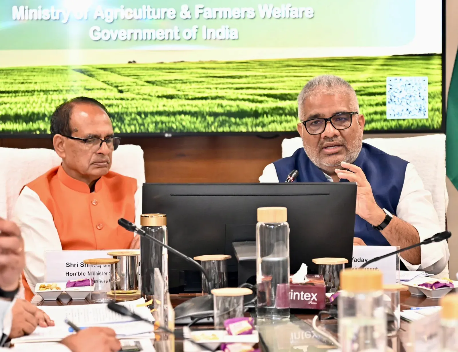 Yadav, Chouhan hold stubble-burning talks at Krishi Bhawan