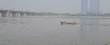 यमुना घाट पर छठ पूजा की तैयारियां तेज, जल गुणवत्ता की हो रही जांच 