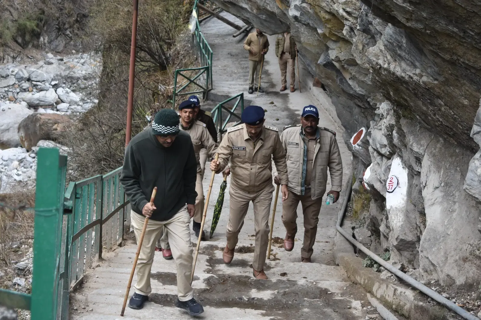 यमुनोत्री धाम यात्रा की तैयारियों की व्यापक समीक्षा, सुरक्षा और स्वच्छता पर विशेष ध्यान