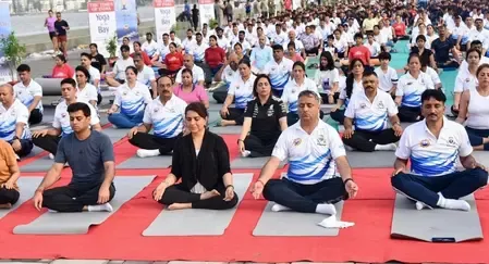 अंतरराष्ट्रीय योग दिवस 2025 : मुंबई से गढ़चिरौली तक, महाराष्ट्र में योग का उत्साह