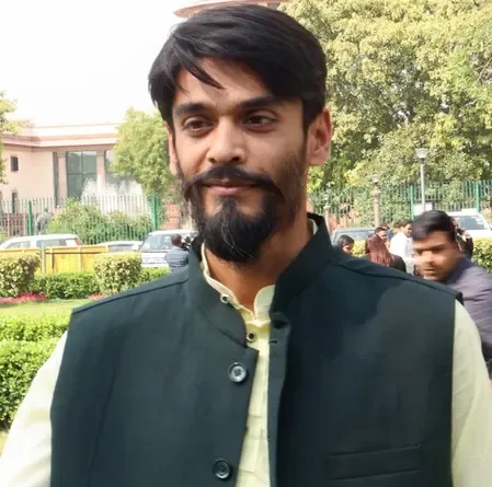 योग दिवस पर विशेष ब्रेक देकर धर्म के नाम पर राजनीति कर रही यूपी सरकार : आईएसएफ विधायक