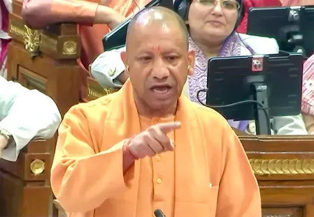 सीएम योगी के निर्देश पर कालाबाजारी पर बड़ा एक्शन, 233 एफआईआर दर्ज