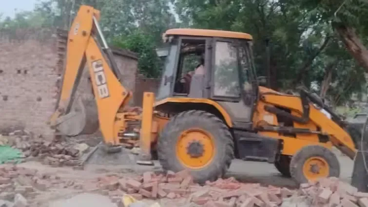 Is the Yogi Government Cracking Down on Illegal Encroachments Near the Nepal Border?
