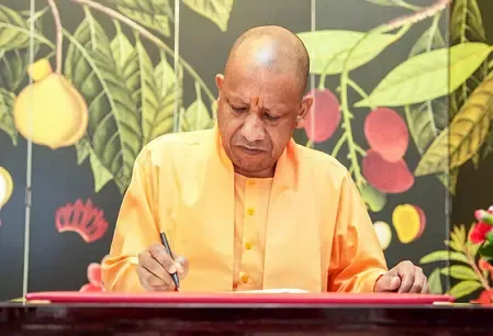 योगी सरकार का 'द शैडो' ऐप: बेटियों की सुरक्षा में एक नई तकनीकी पहल