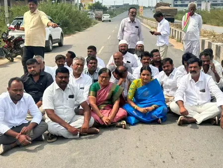 YSRCP leaders stopped from visiting Hindupur amid tension 