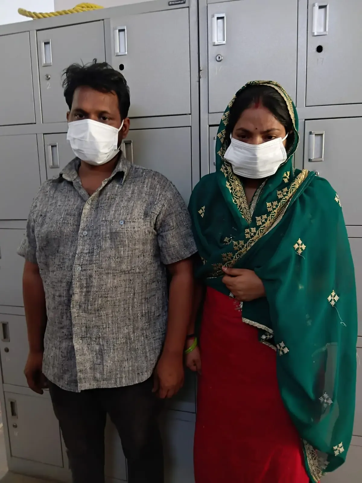 नोएडा में तीन मंजिला मकान से युवक-युवती को धकेलने का आरोप, पति-पत्नी हितेश-चंचल गिरफ्तार