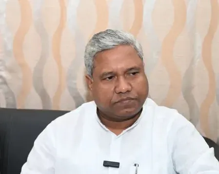 युवाओं को गुमराह करने की राजनीति बंद करें तेजस्वी यादव: संतोष कुमार सुमन