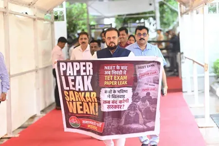 पेपर लीक पर सपा विधायक अबू आजमी का हमला: 'बच्चों के भविष्य से खिलवाड़ बंद करो'