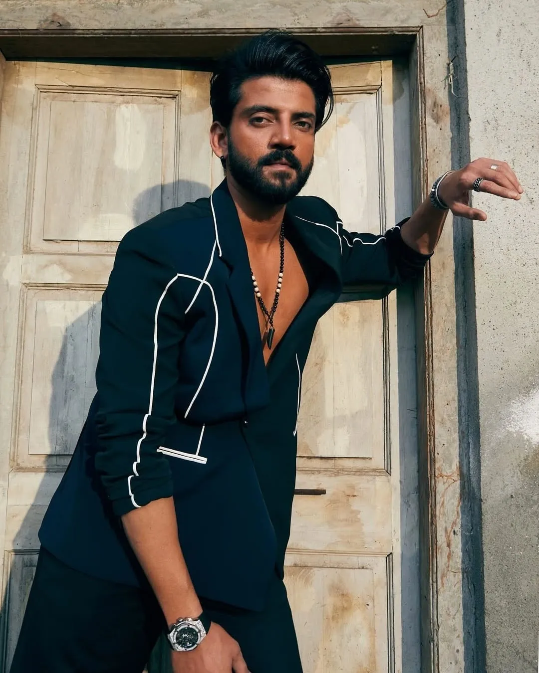 Did Zaheer Iqbal Really Sit on Sonakshi Sinha’s Lap to Celebrate Her Birthday?