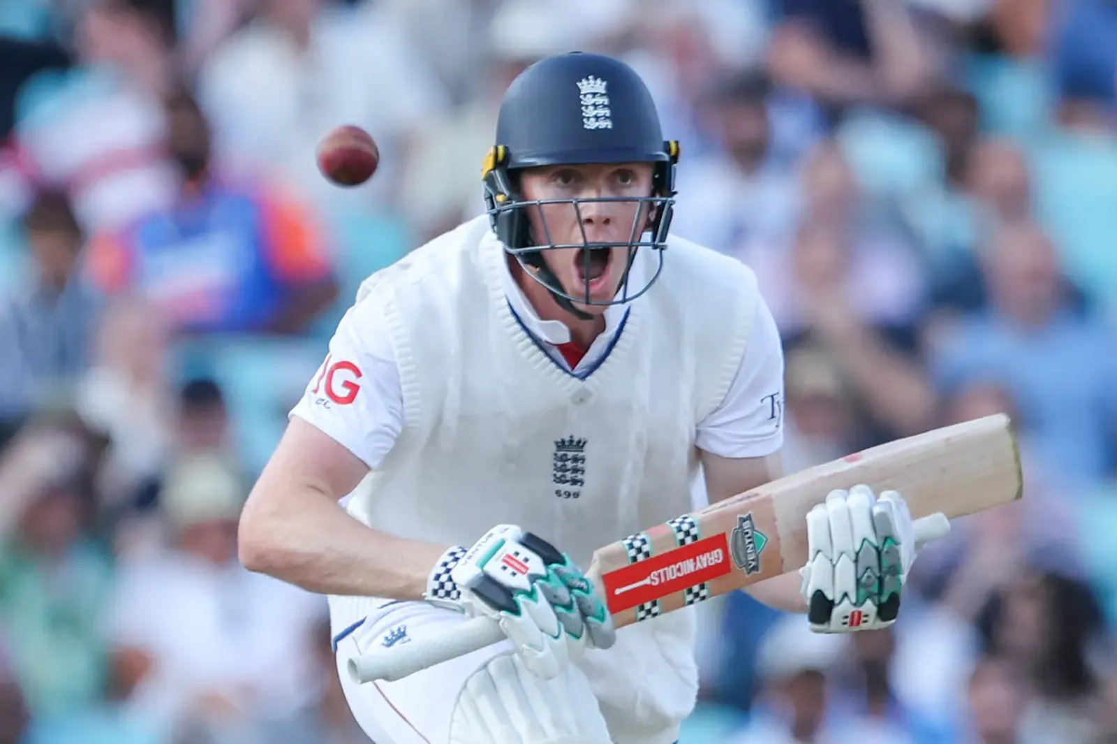 Zak Crawley signs Kent extension after losing ECB central contract