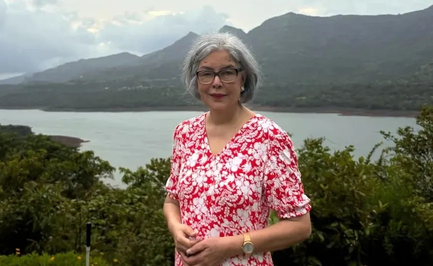 Has Zeenat Aman Become Undisciplined in Her Old Age?